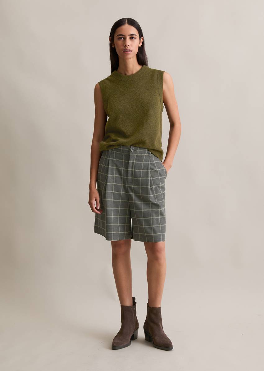 Sweater regular made from a soft virgin wool blend