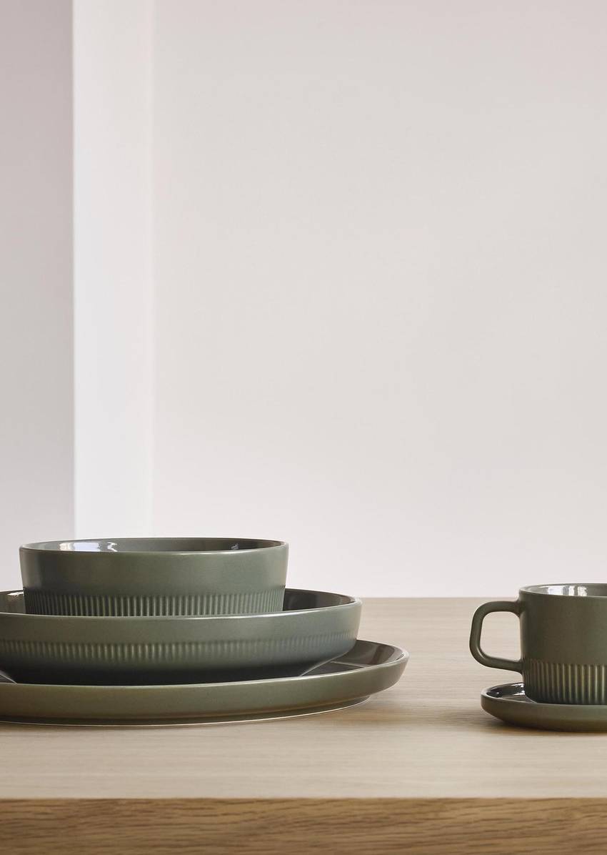 Porcelain plate Model Moments in set of 4