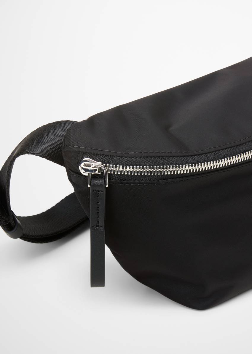 Fanny pack Made from water-repellent material