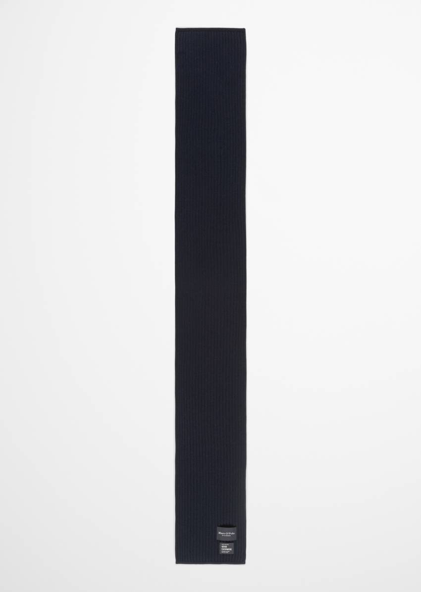 Knitted scarf made from the finest cashmere