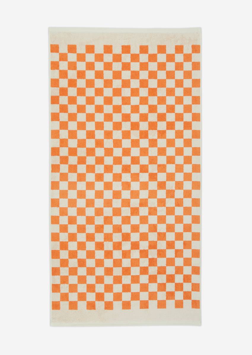 Guest towel Model Checker with jacquard check pattern