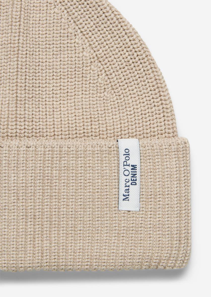 DfC knitted hat made from compact cotton yarn