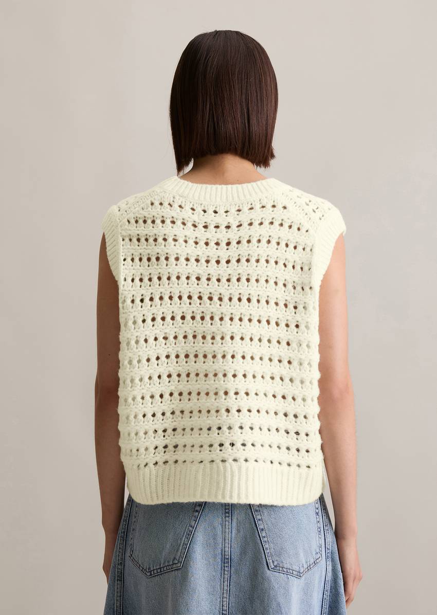 Sweater regular made from a soft virgin wool blend