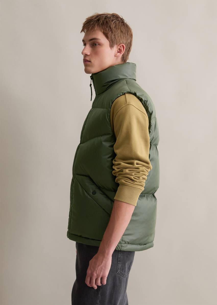 Regular puffer down vest made from water-repellent performance polyester