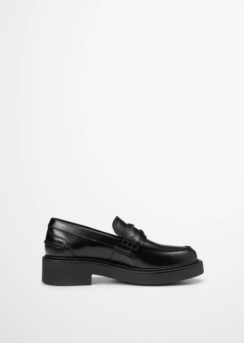 Penny loafer with logo coin