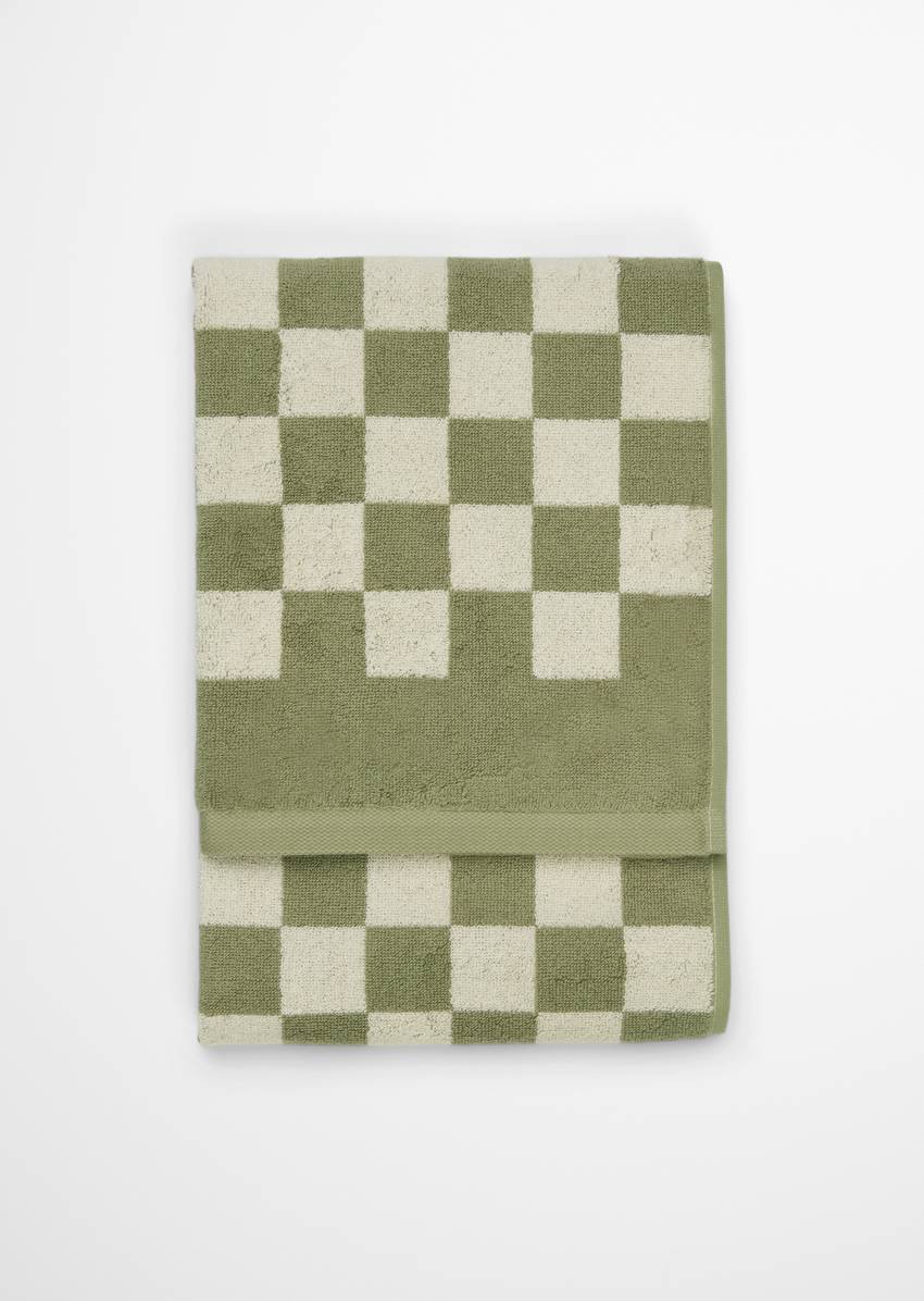 Guest towel Model Checker with jacquard check pattern