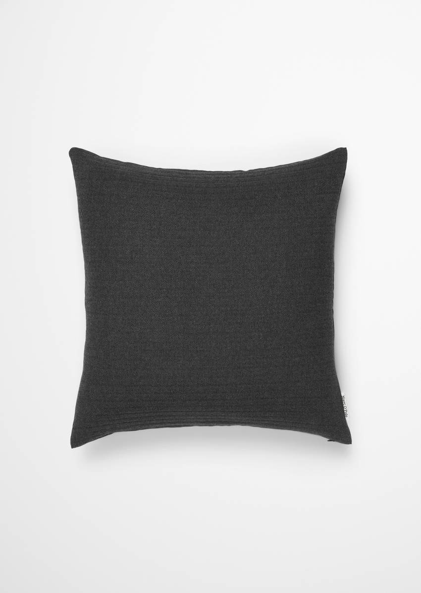 Decorative cushion model Viggo made from a soft cotton blend
