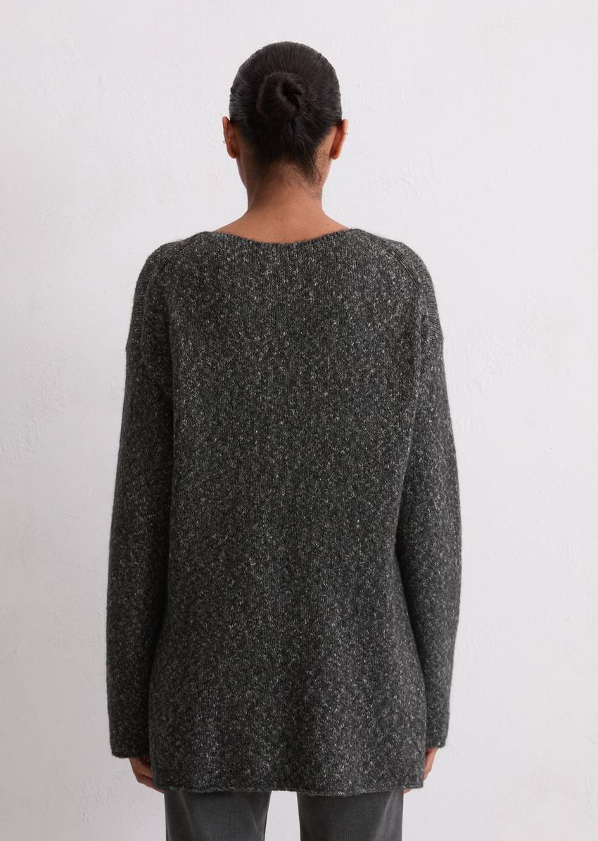Sweater loose made from an organic cotton/alpaca/virgin wool mix