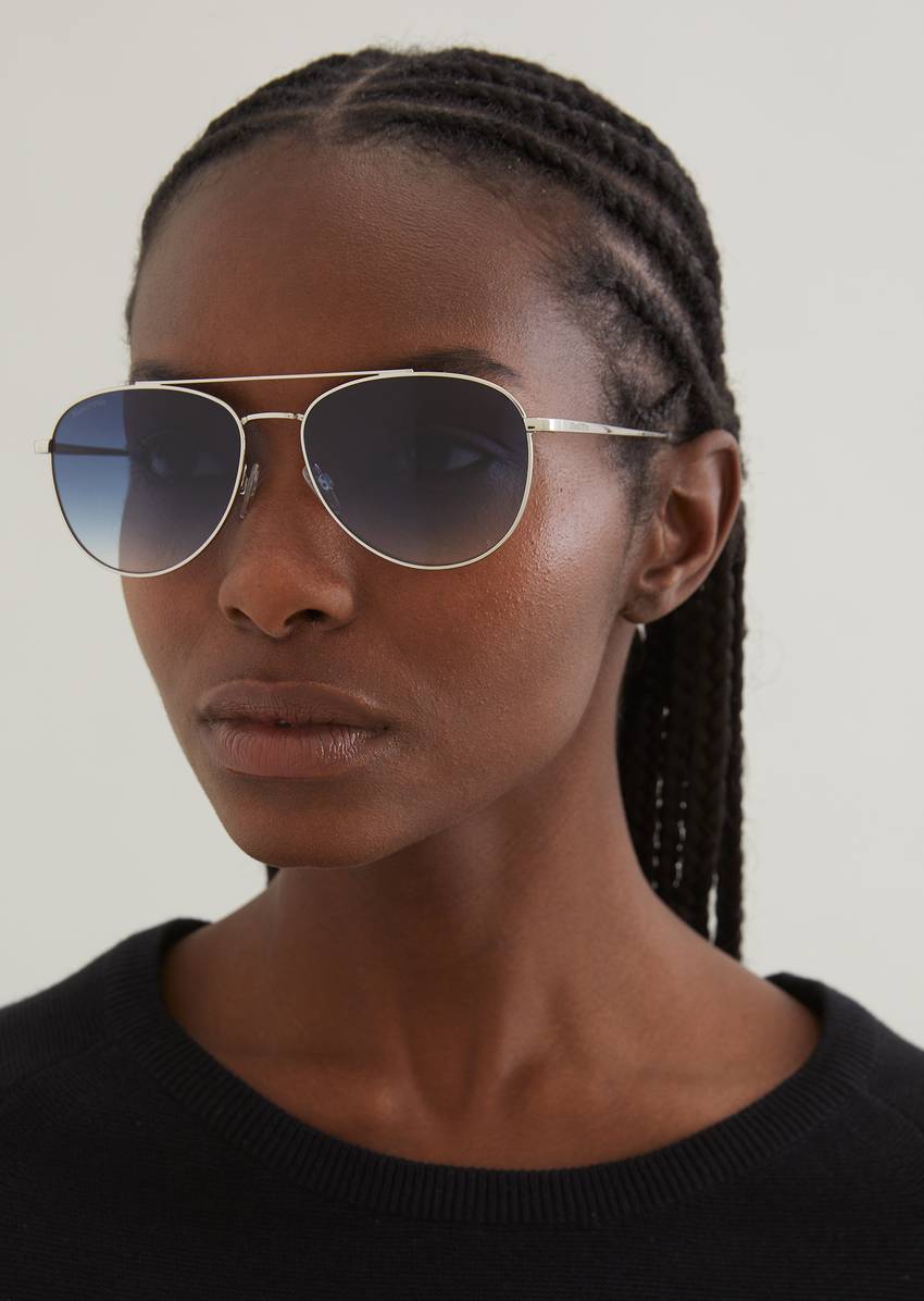 Unisex sunglasses in an aviator style