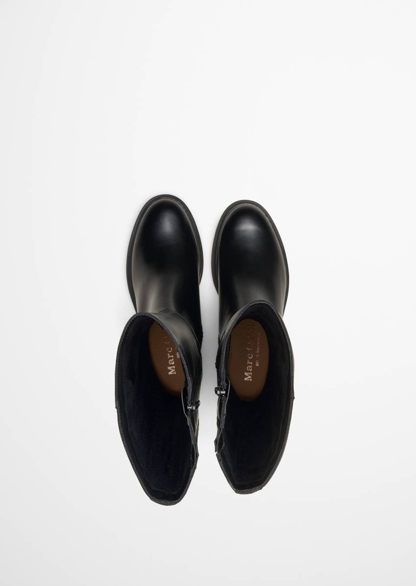 Long-shaft boots made from fine sheepskin