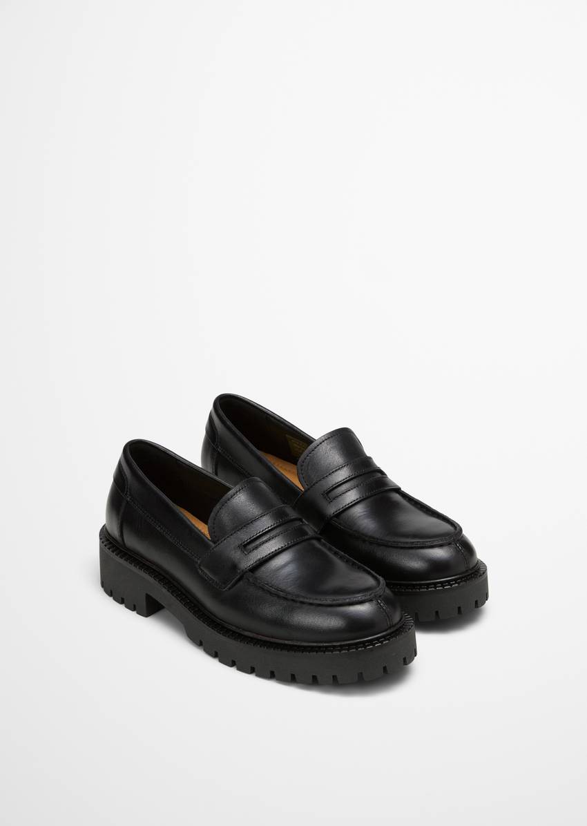 Loafer with robust tread outsole