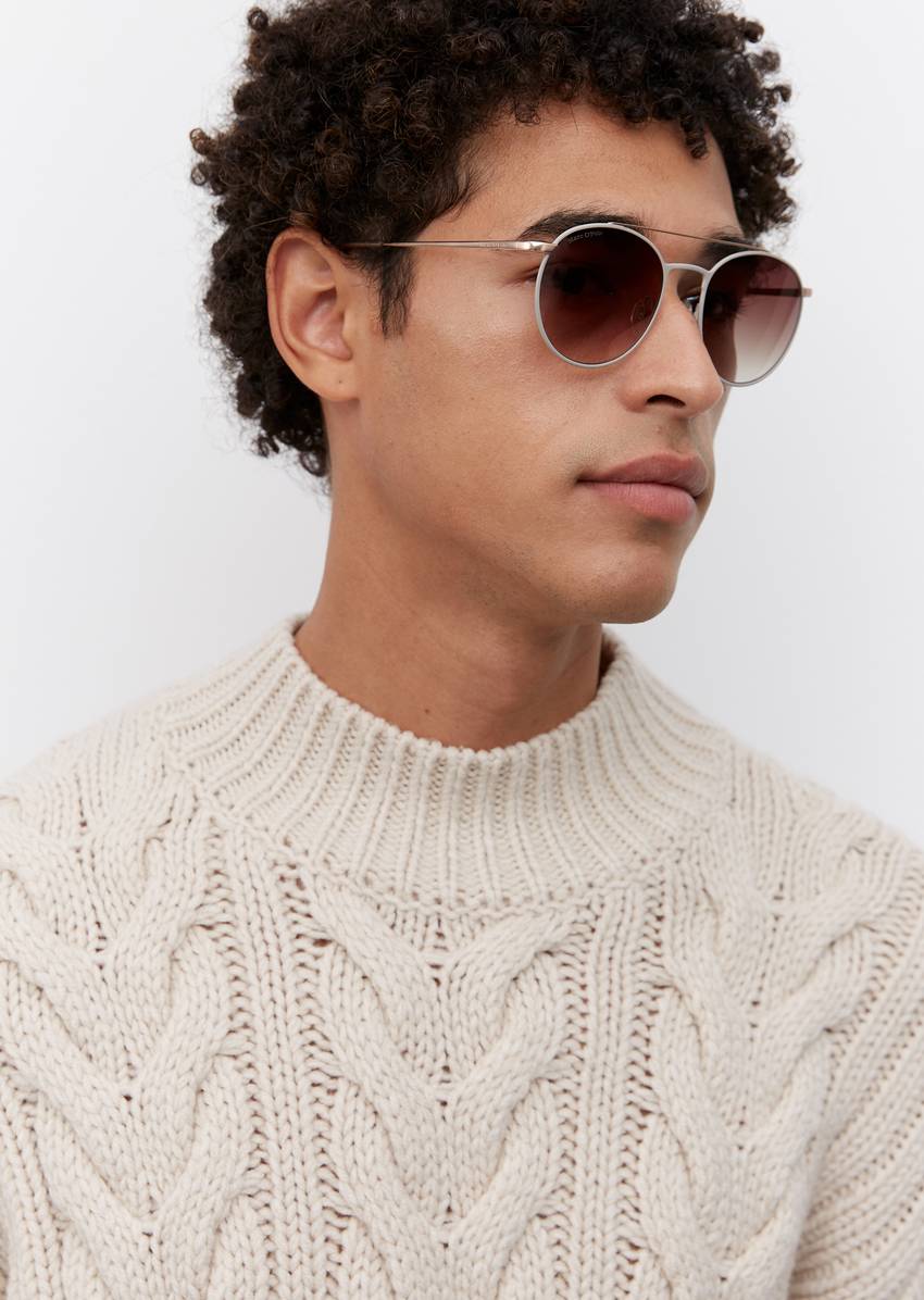 Unisex sunglasses with filigree metal frames