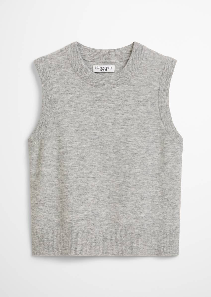 Sweater regular made from a soft virgin wool blend