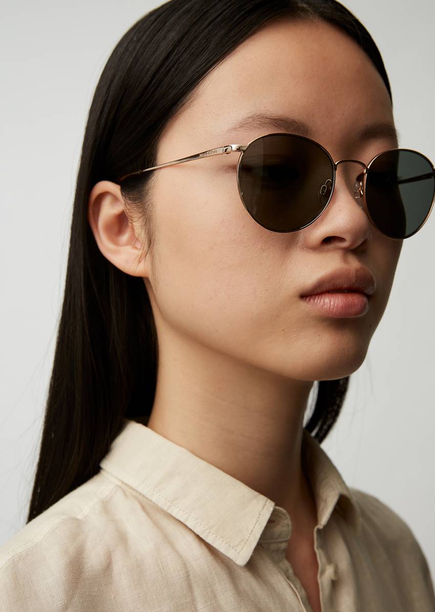 Unisex sunglasses with filigree metal frames