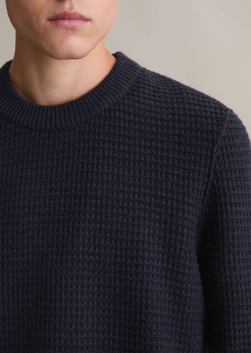 Wool sweater relaxed with a striking structure