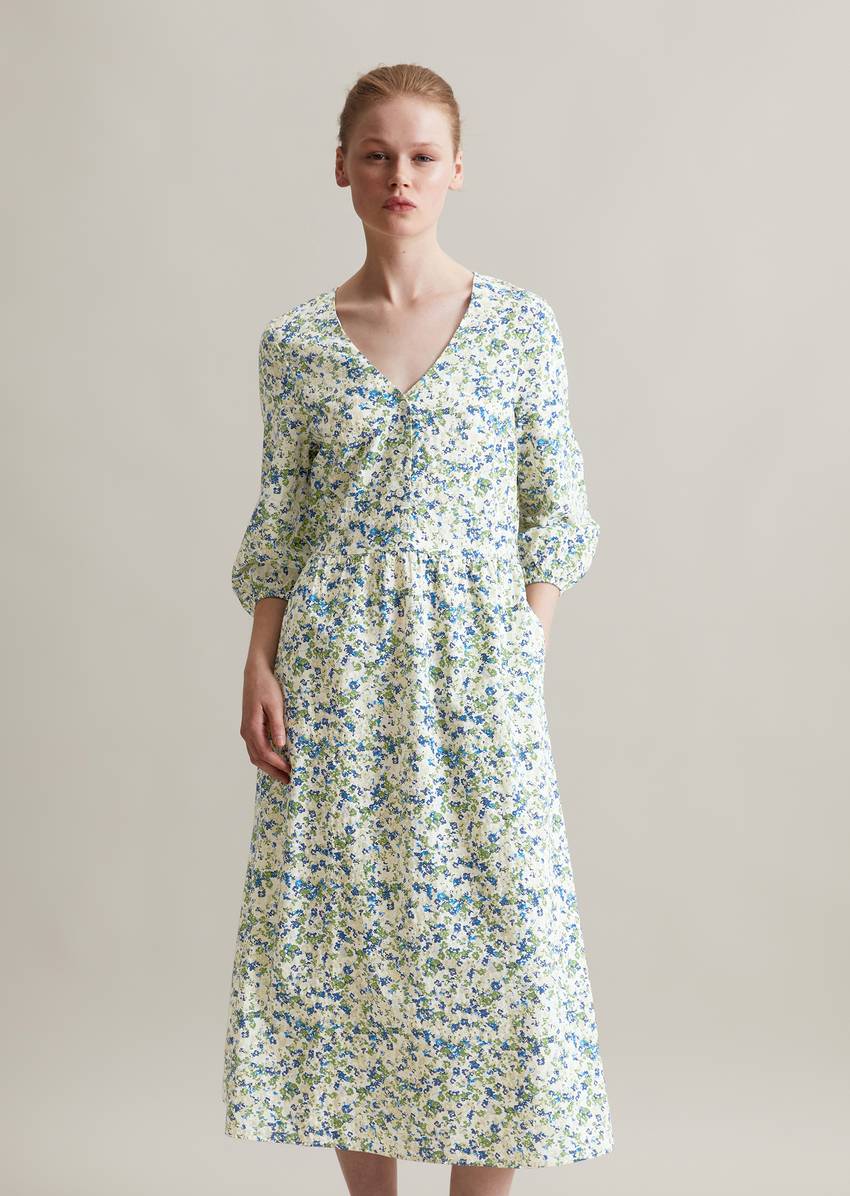 Relaxed crinkle print dress made from a viscose blend with a seersucker effect