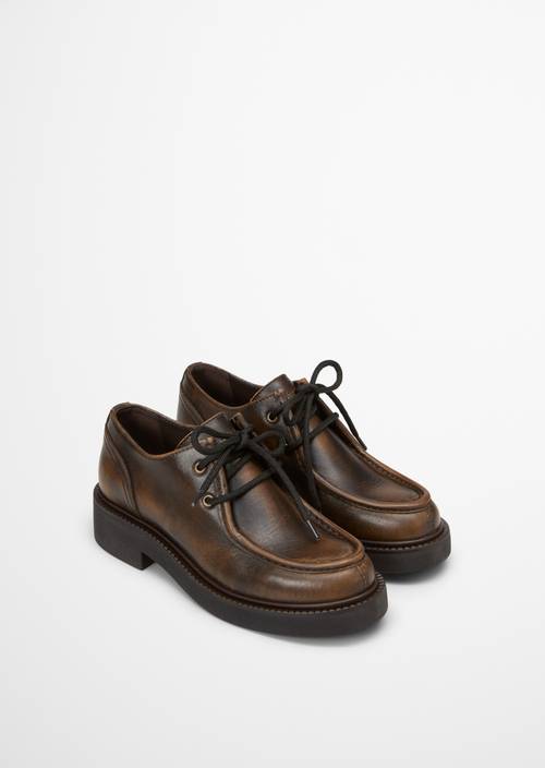 Derby lace-up made from cowhide in a vintage look