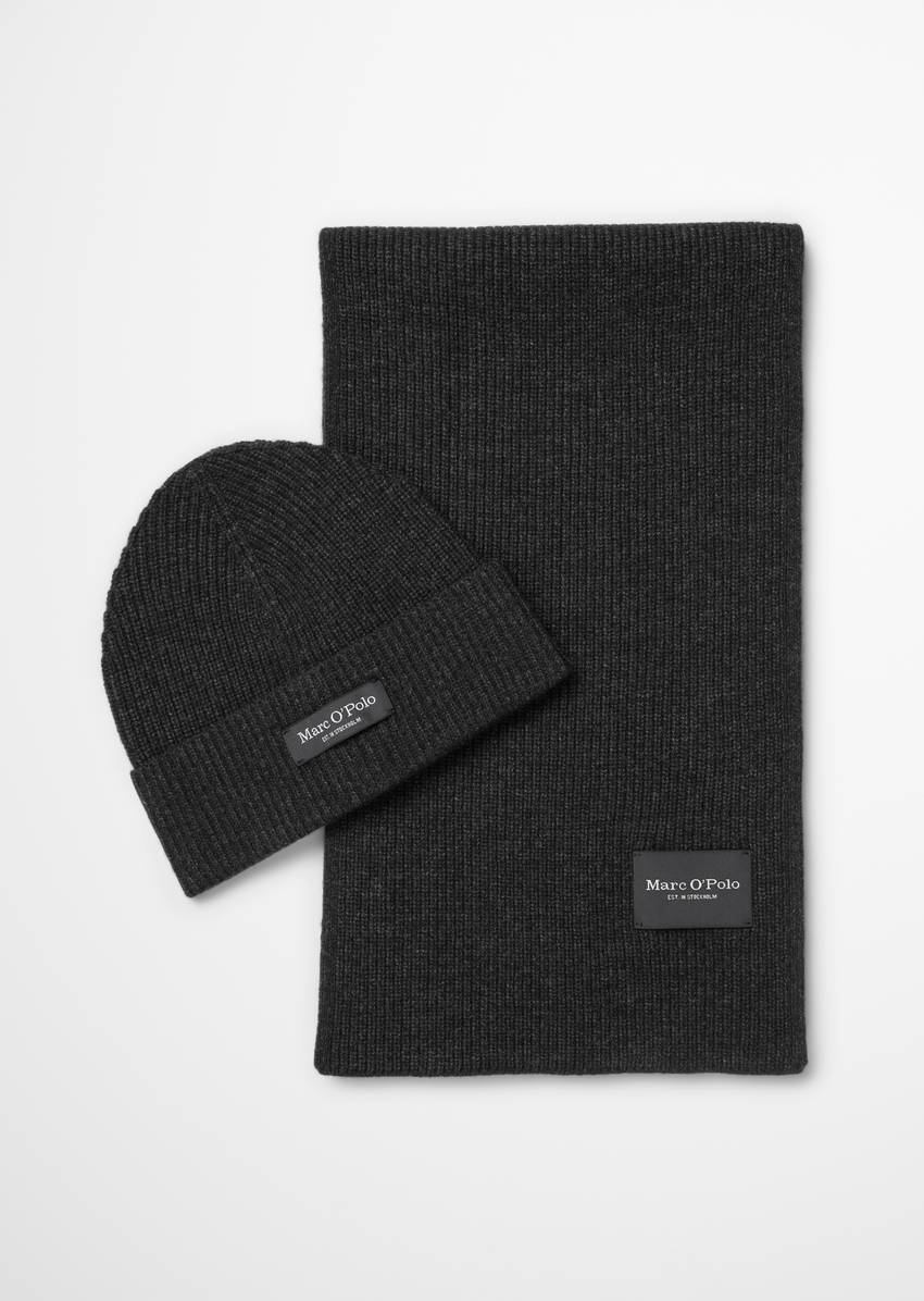 Hat & scarf set made from a soft virgin wool blend