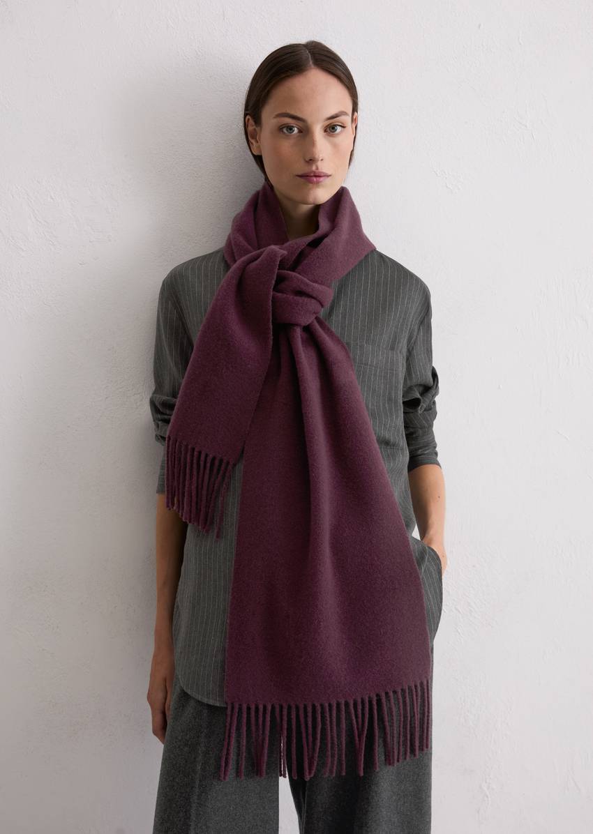 Scarf with fringes made from soft new wool