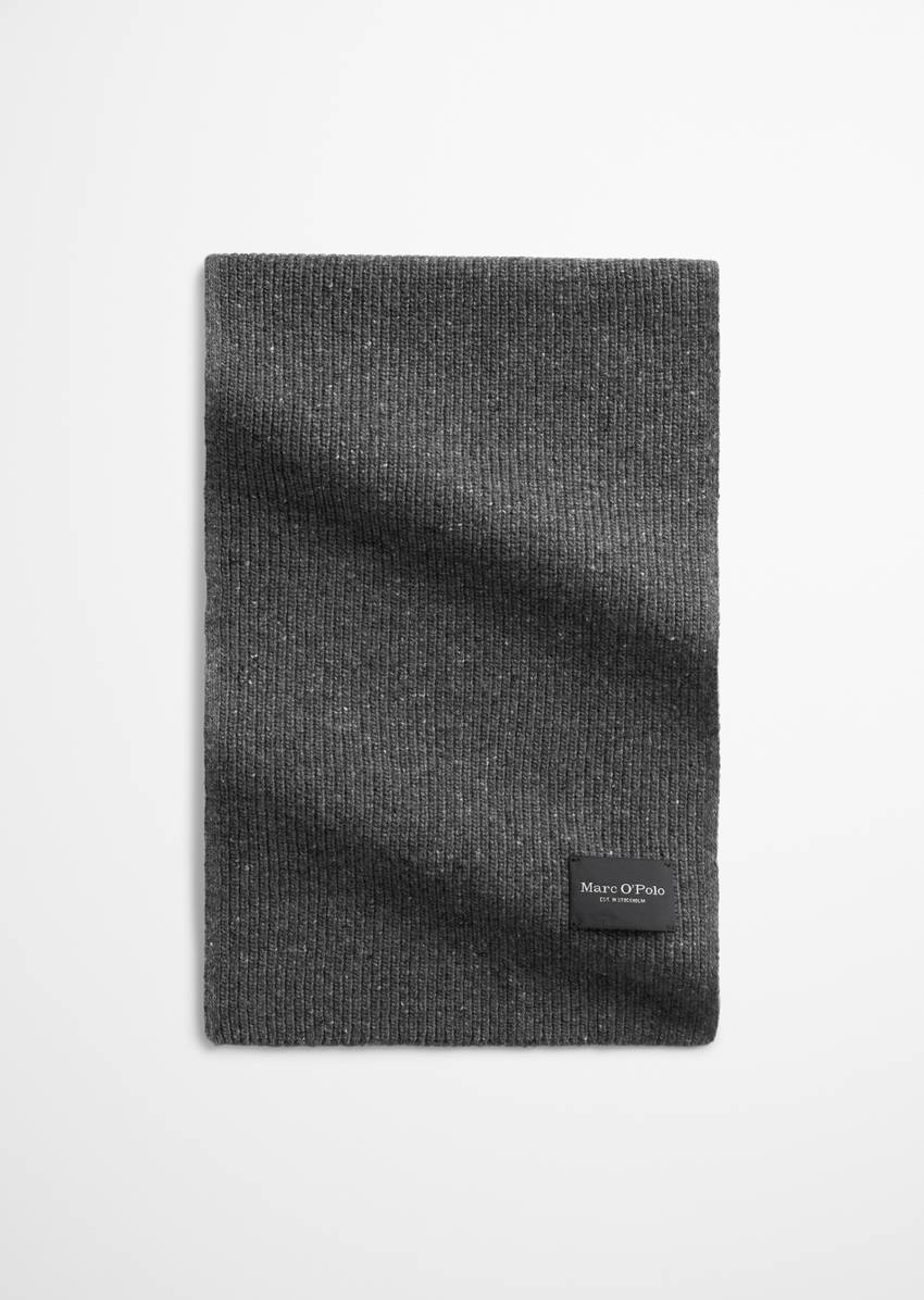 Knitted scarf made from a recycled sheep's wool mix