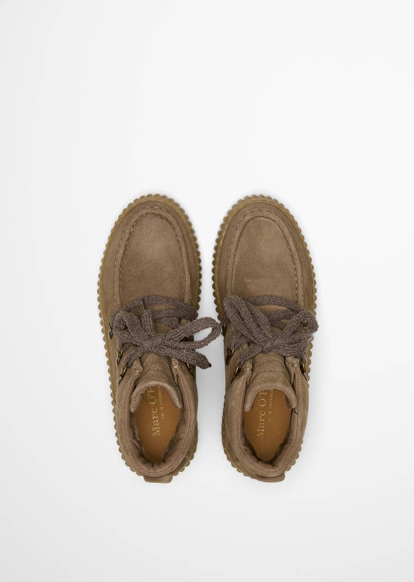 Lace-up boots model Bianca with striking grooved platform sole