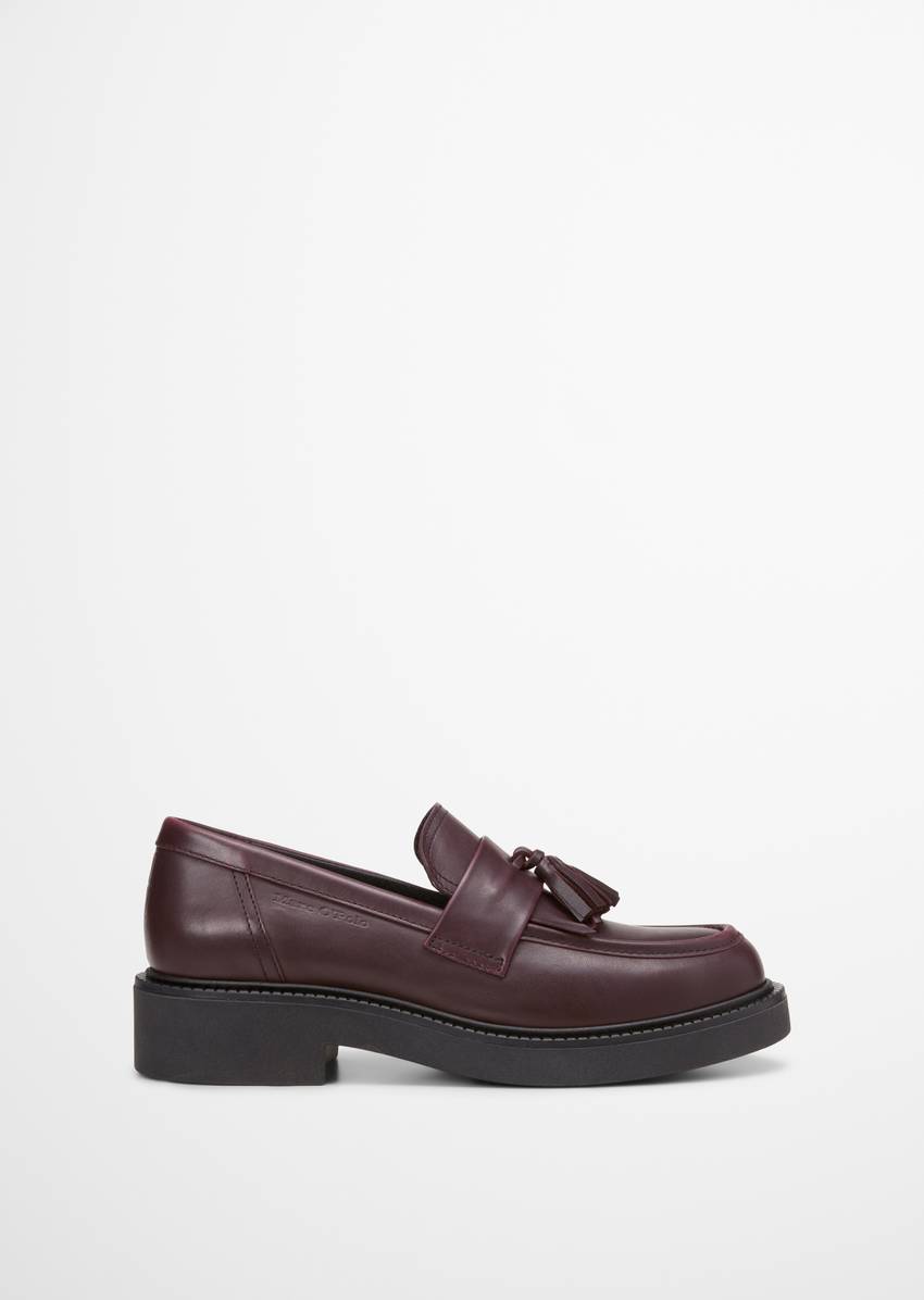 Tassel loafers made from high-quality calfskin
