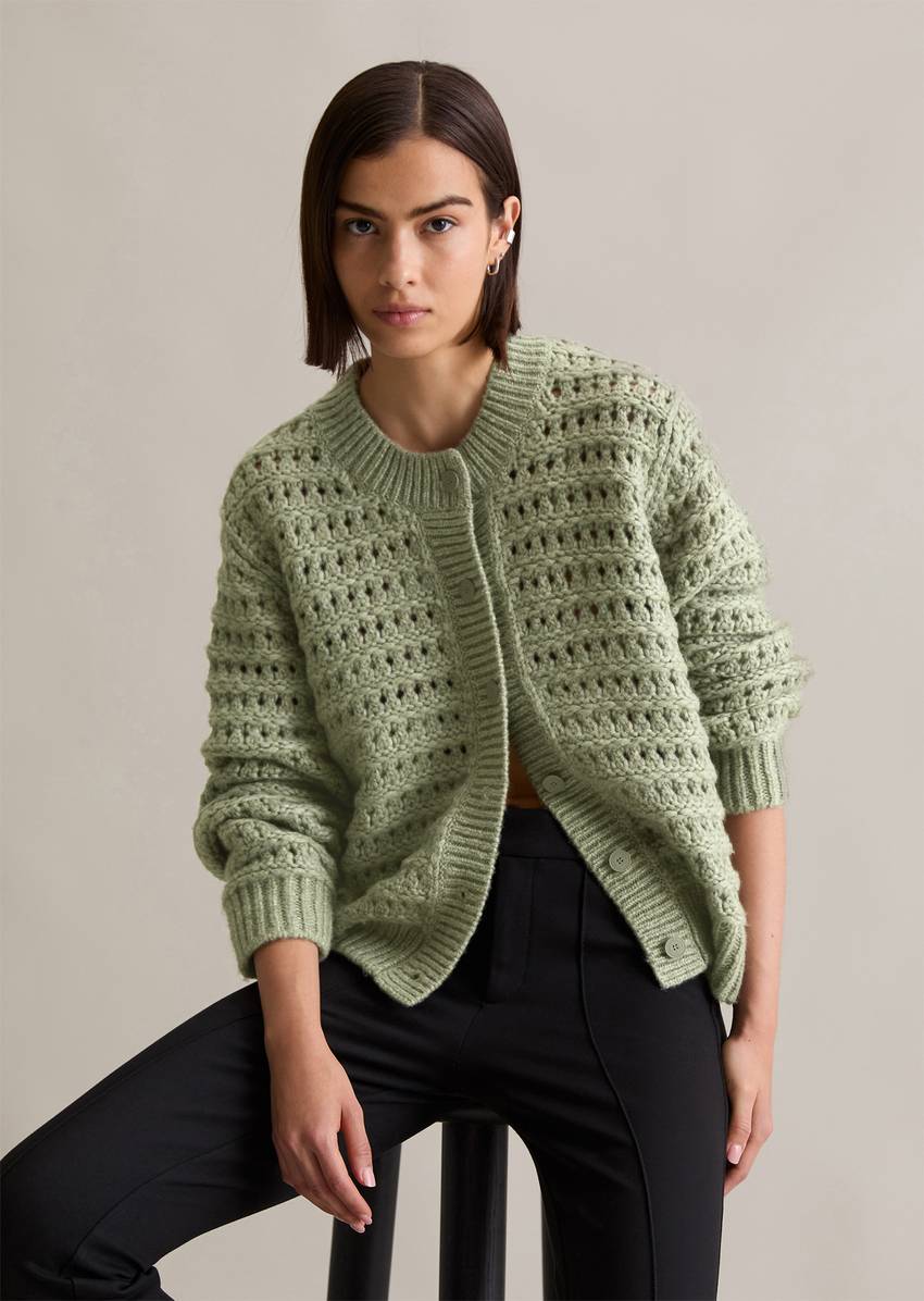 Cardigan regular made from a soft virgin wool blend