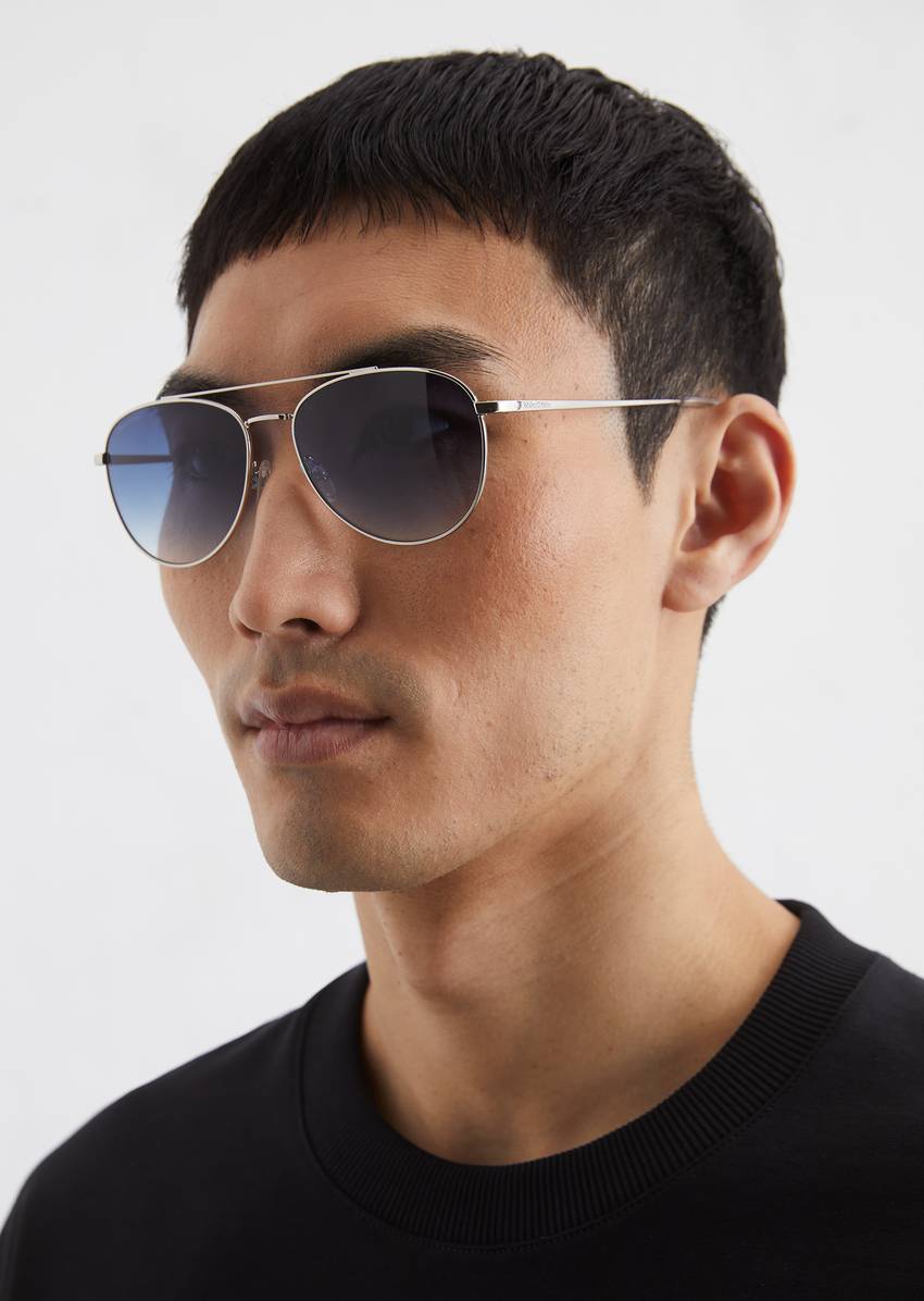 Unisex sunglasses in an aviator style