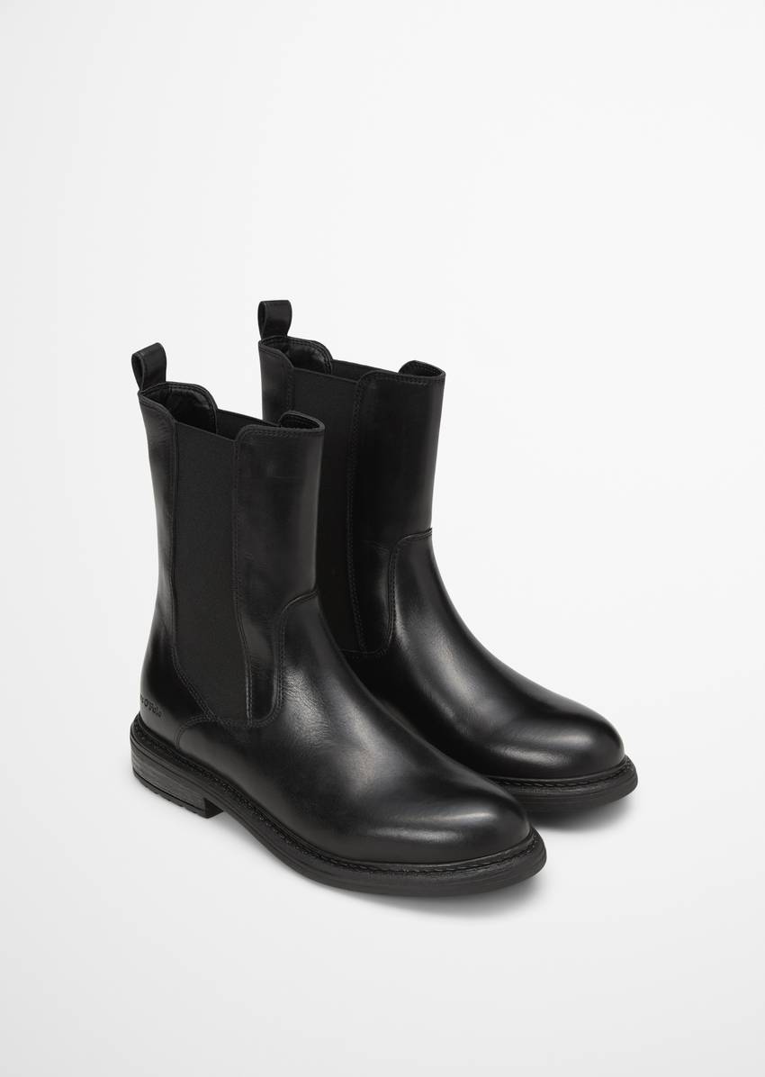 Chelsea boot made from fine cowhide