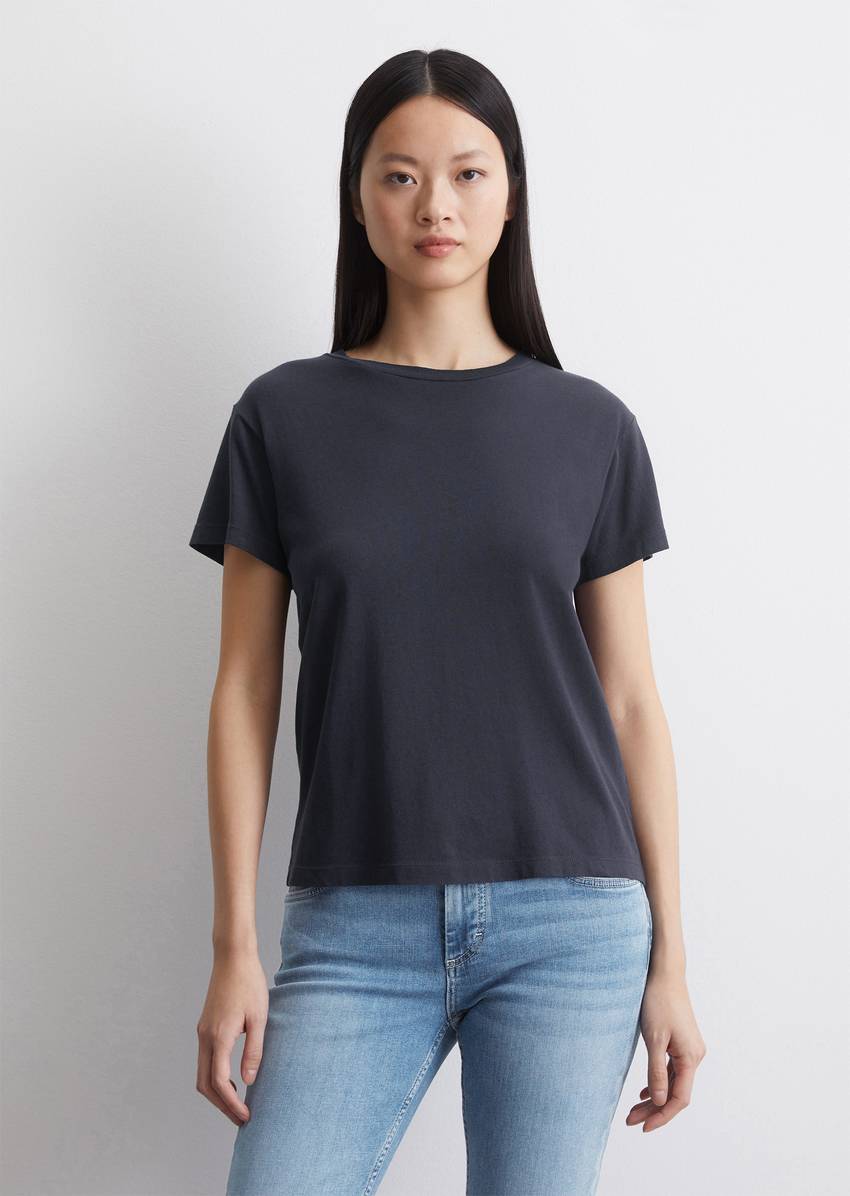 Loose basic T-shirt made of organic cotton