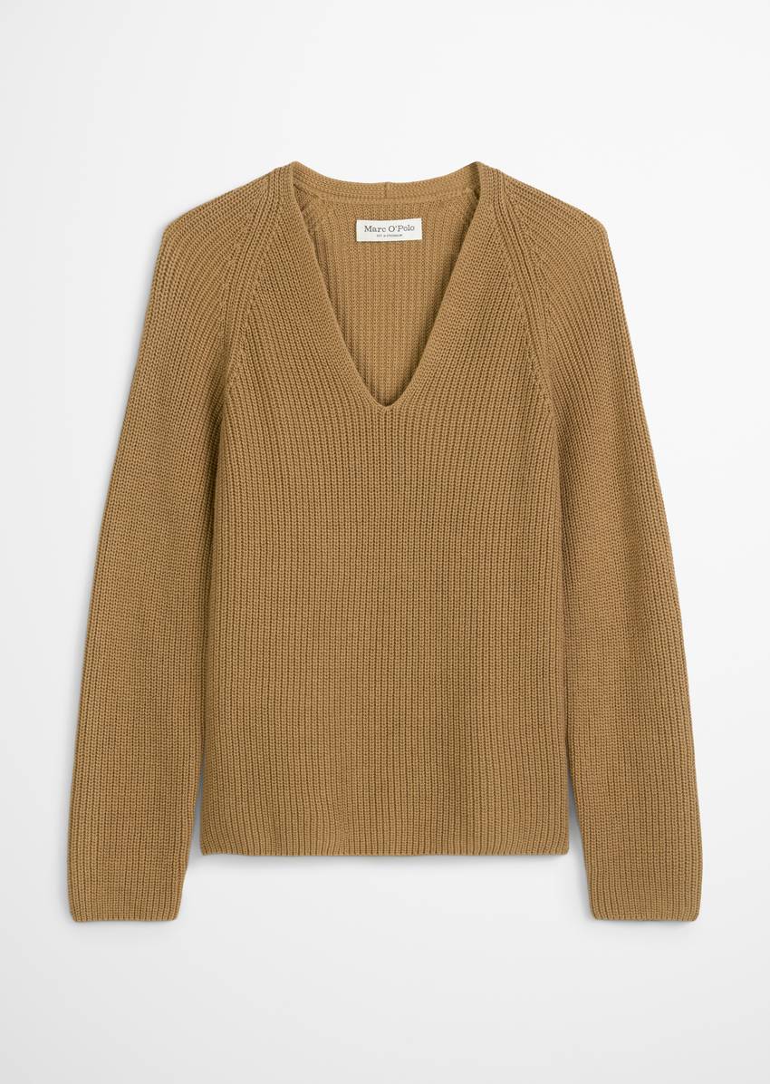 V-neck knitted sweater relaxed made from soft cotton yarn