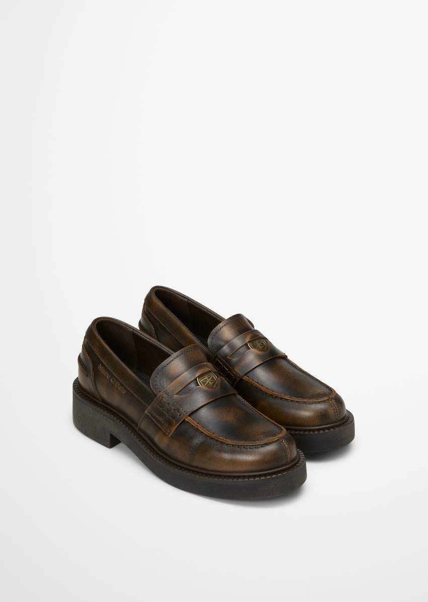 Penny loafer with logo coin