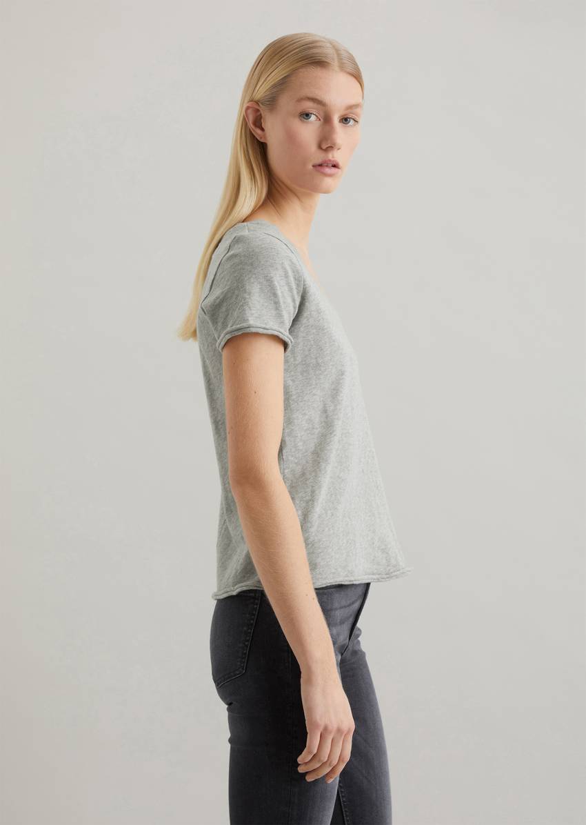V-neck T-shirt, regular fit made from organic cotton slub jersey