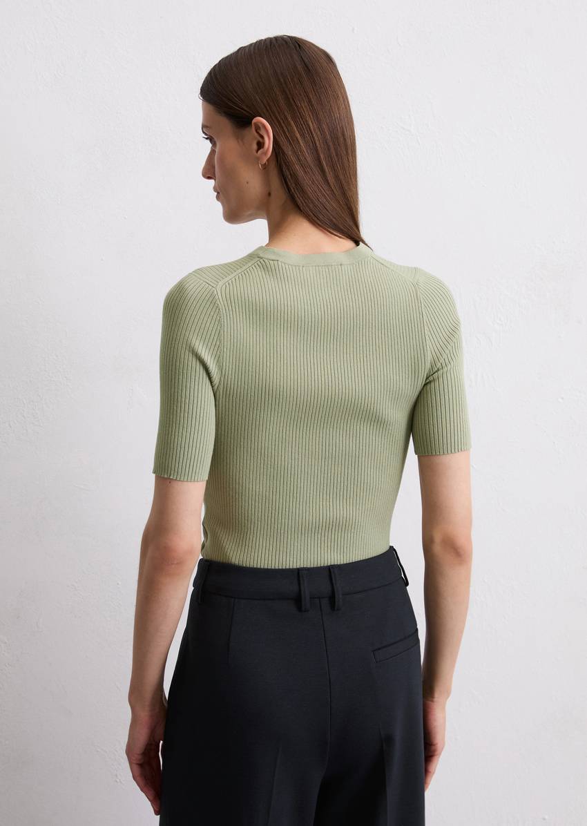 Sweater Travel Collection made from a viscose blend