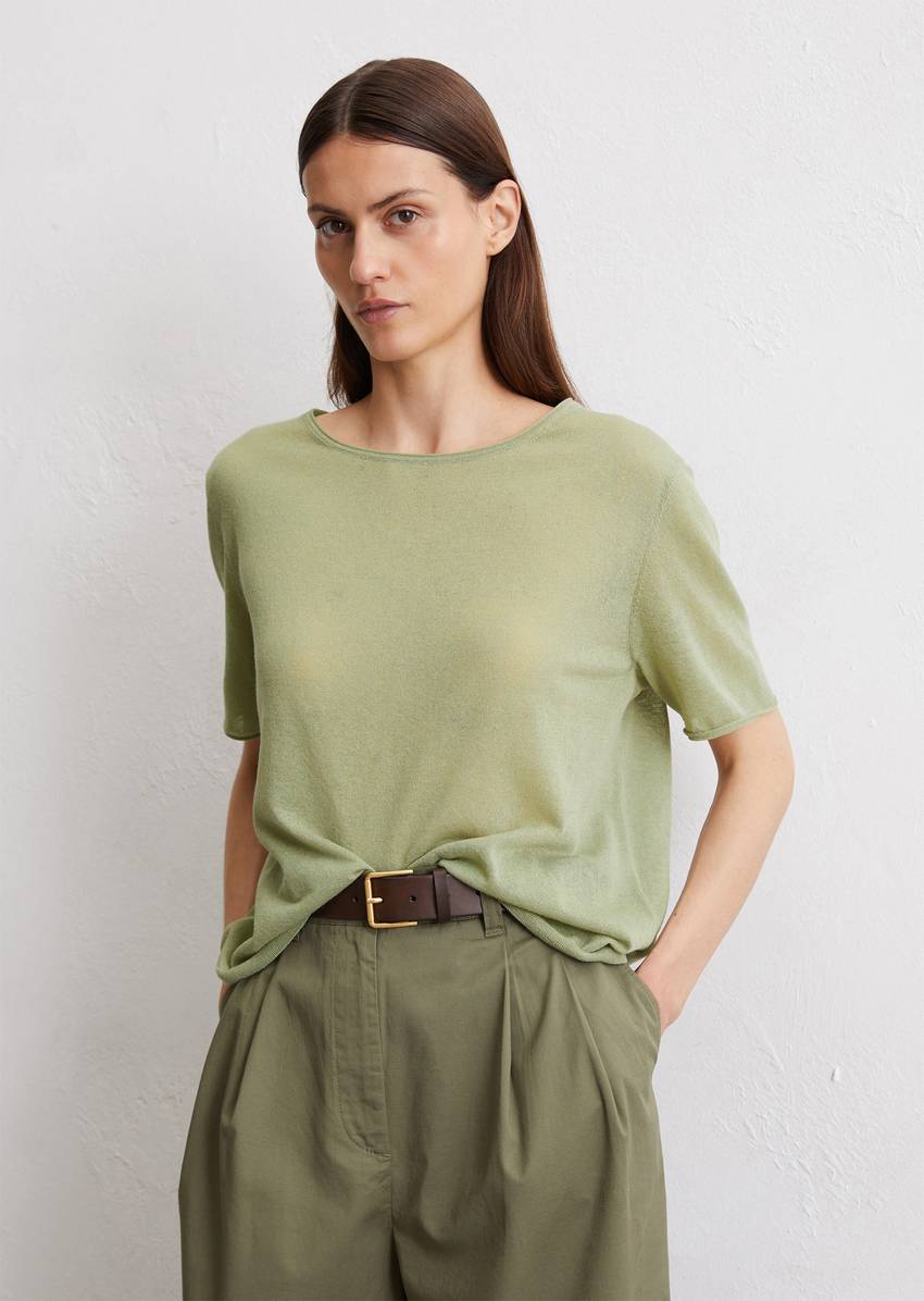 Short sleeve sweater loose made from an organic cotton blend