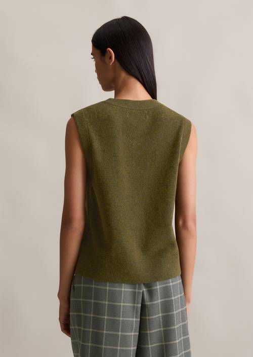 Sweater regular made from a soft virgin wool blend