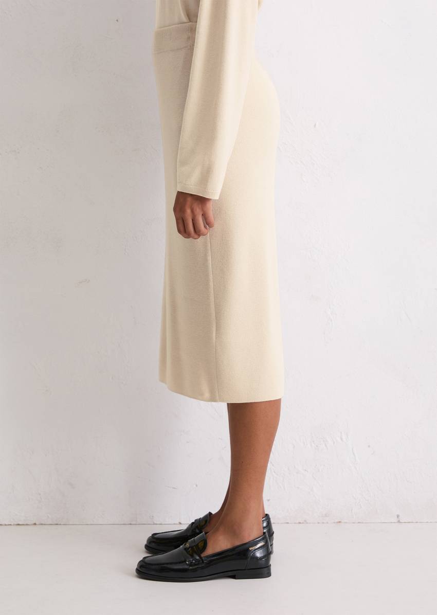 Rib knit skirt shaped made from a soft virgin wool blend