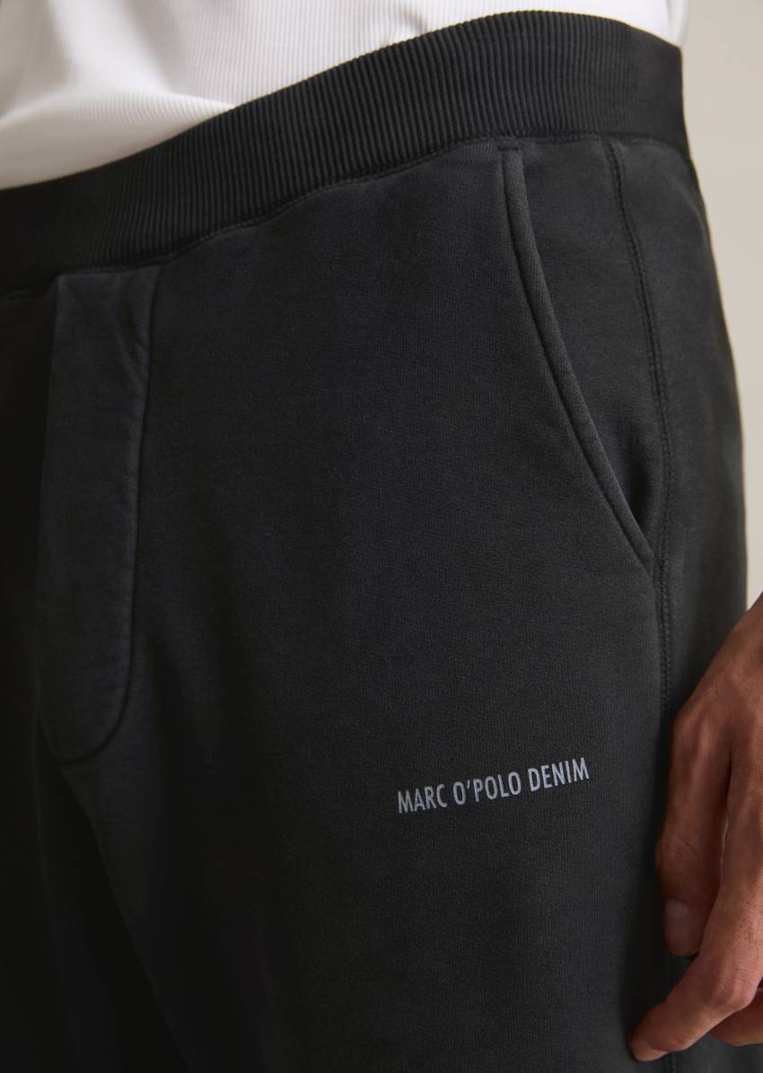 Relaxed sweatpants made from organic cotton