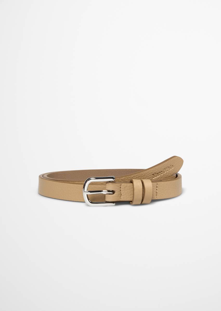 Belt with shiny metal buckle