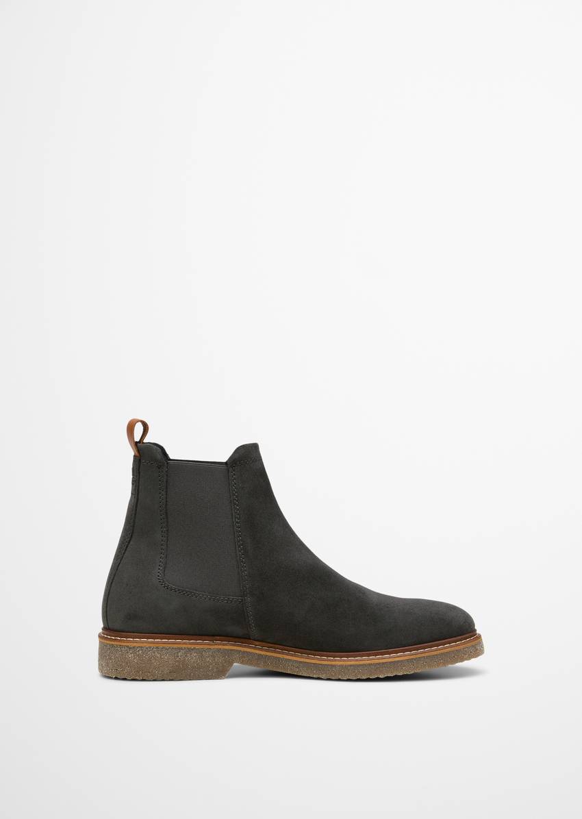 Chelsea boot model Linus made from soft suede cowhide