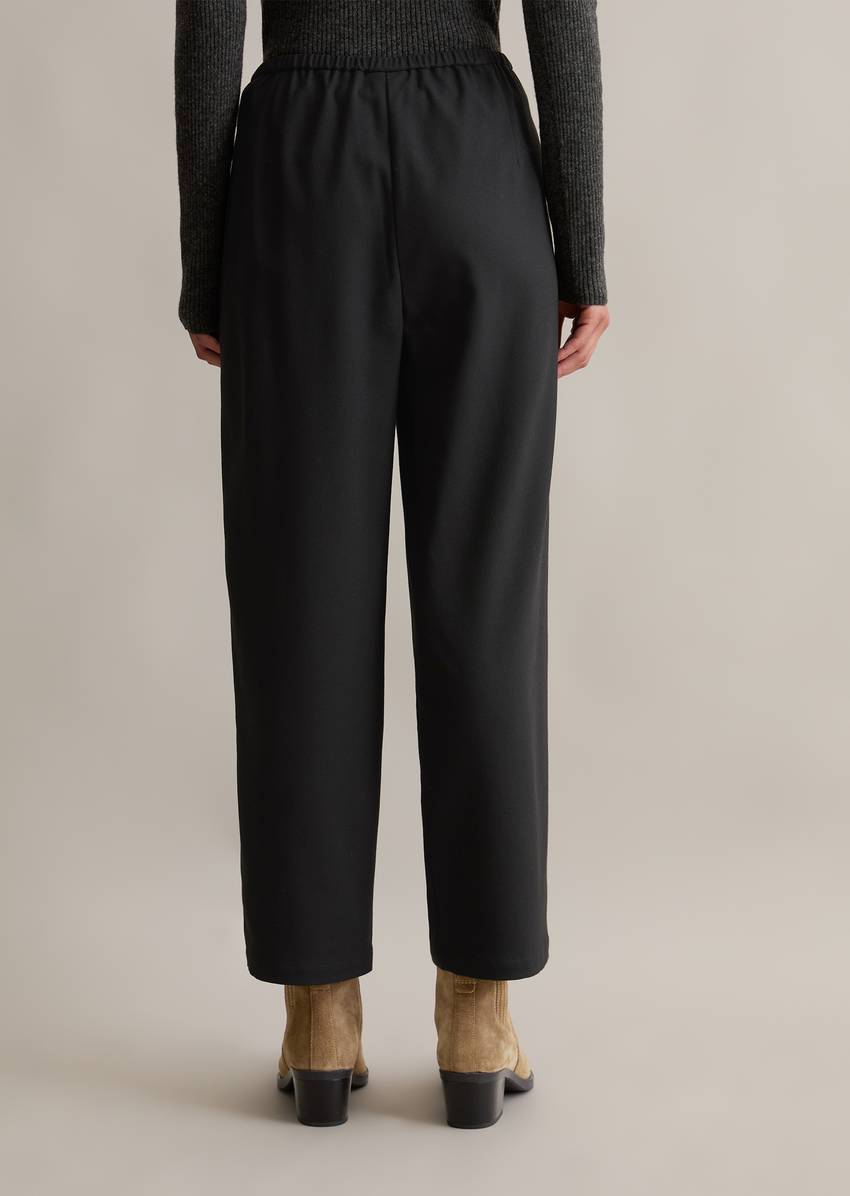 Pleated trousers loose tapered with recycled polyester and viscose