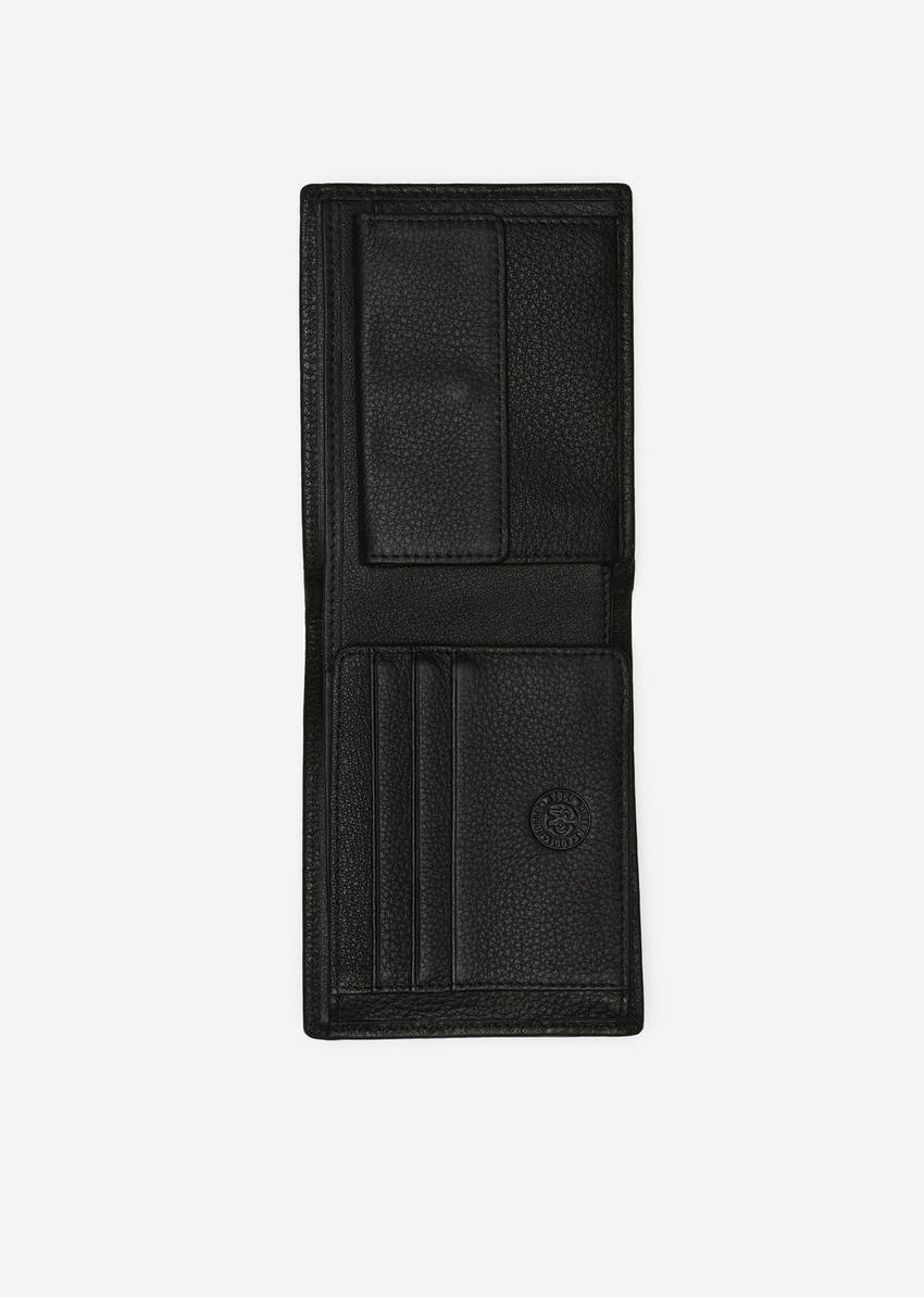 Wallet Made of high-quality leather material