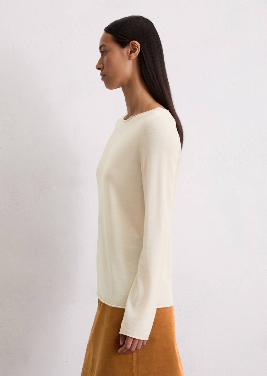 Knitted sweater slim made from soft merino wool
