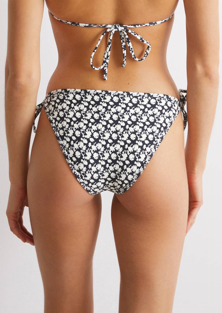 Bikini briefs with bow details