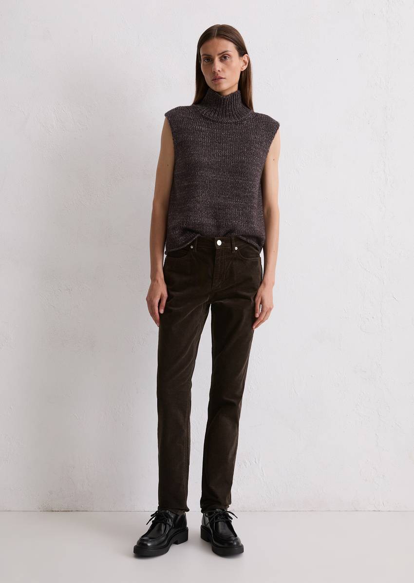 Velvet pants model Alkea slim made from an organic cotton stretch blend