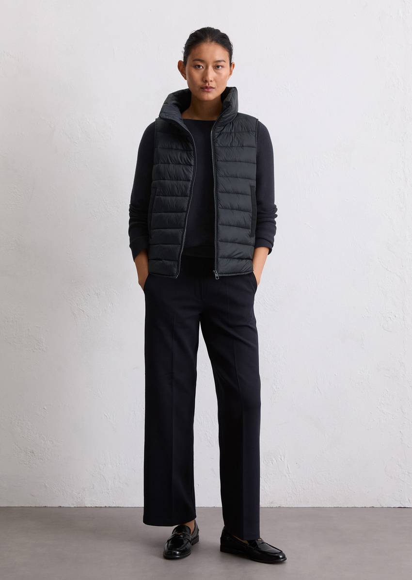 Lightweight quilted vest fitted with recycled materials