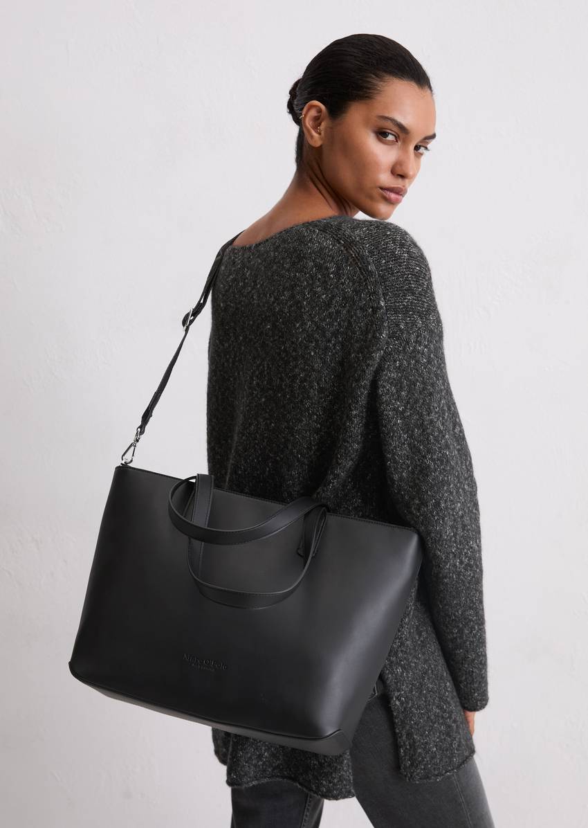 Shopper medium made from a leather alternative made from recycled polyester