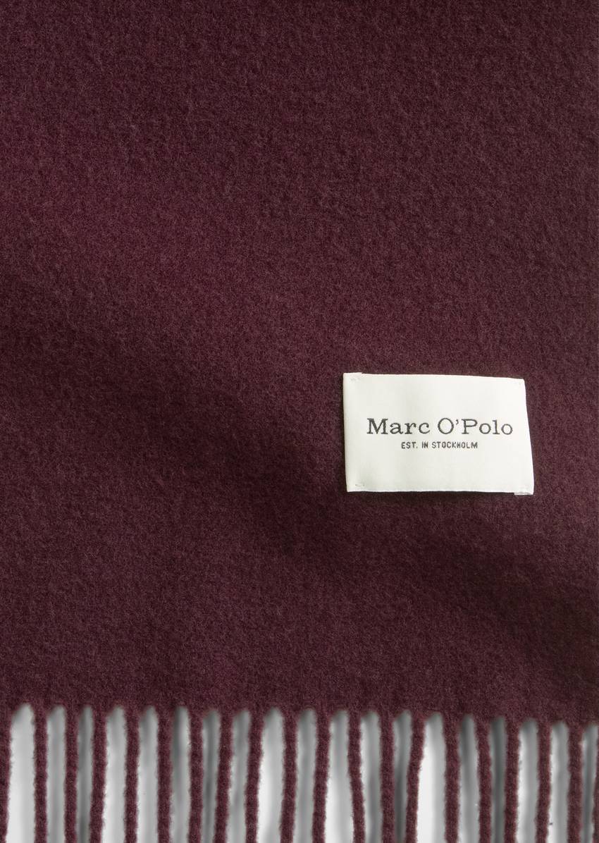 Scarf with fringes made from soft new wool