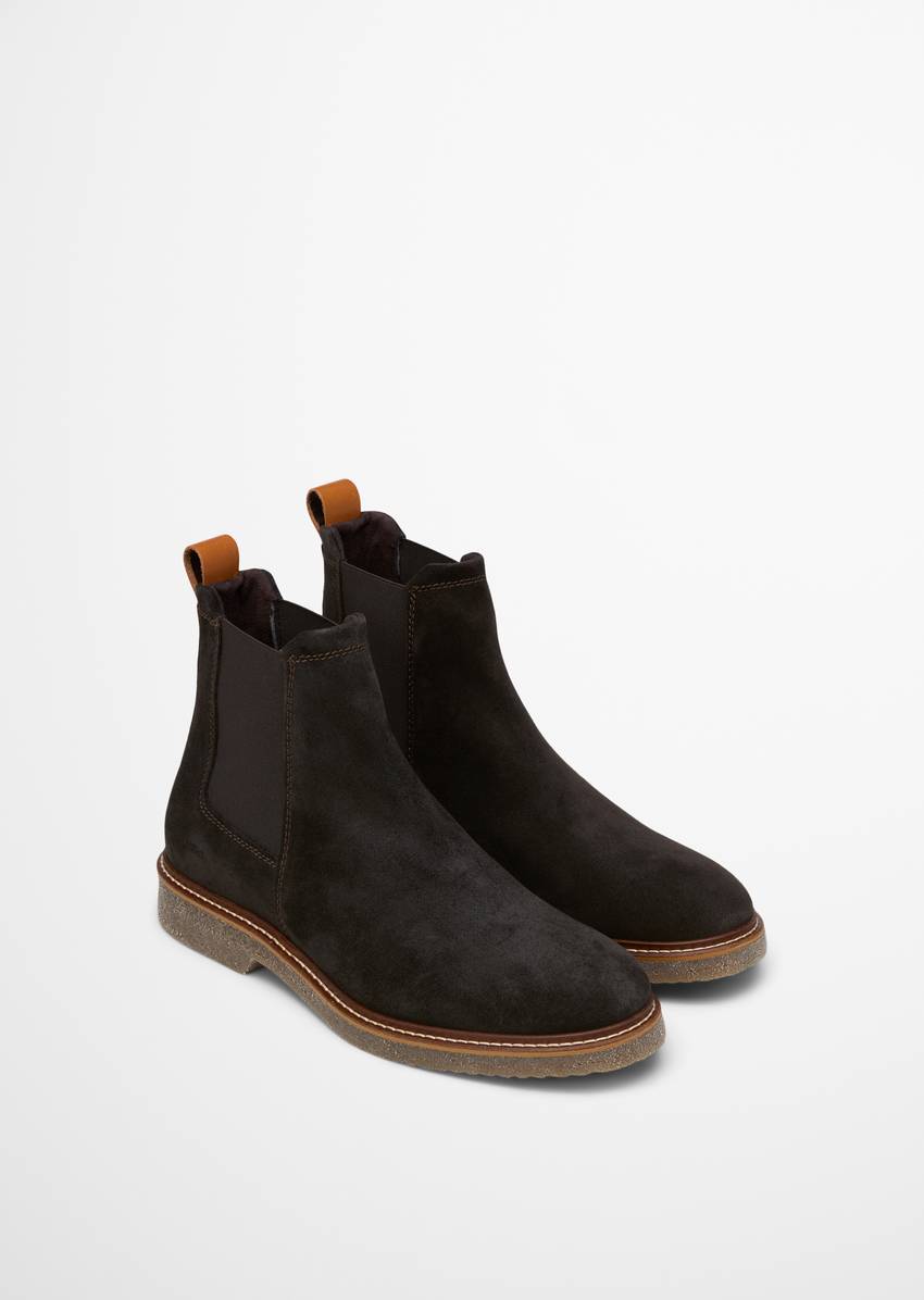 Chelsea boot model Linus made from soft suede cowhide