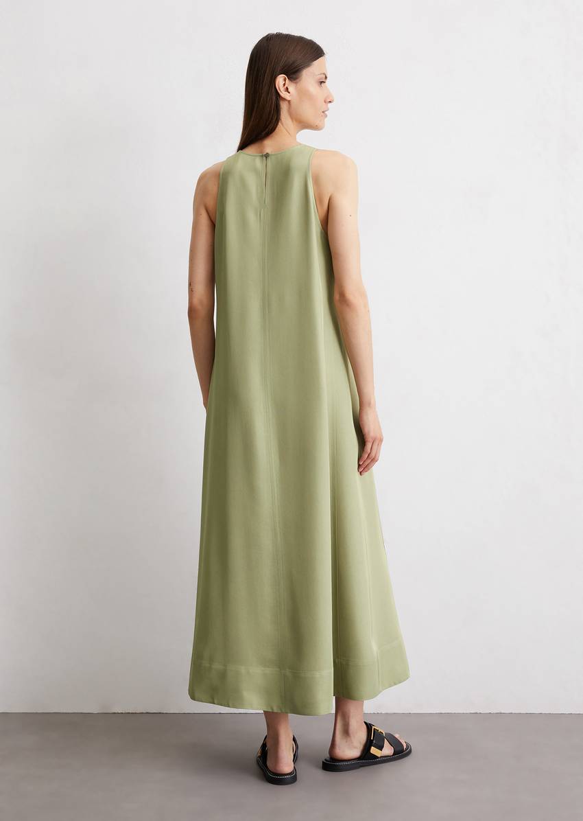 Dress relaxed Made from flowing Naia™ twill